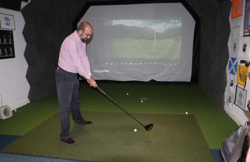 James Duddridge MP tries the virtual golf simulator 