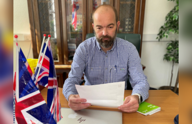 James reads a letter received from the Falkland Islands Government, marking the 40th anniversary of the liberation of the Islands. 